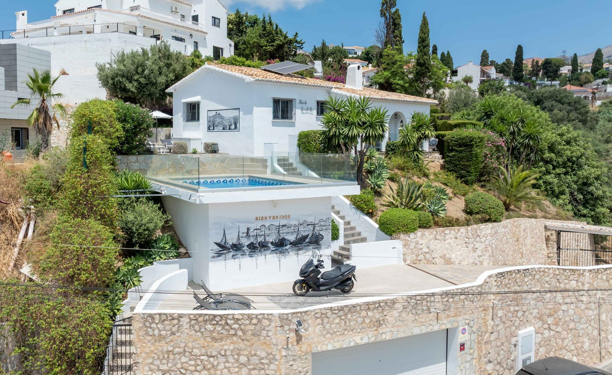 Terrace with sea and mountain views